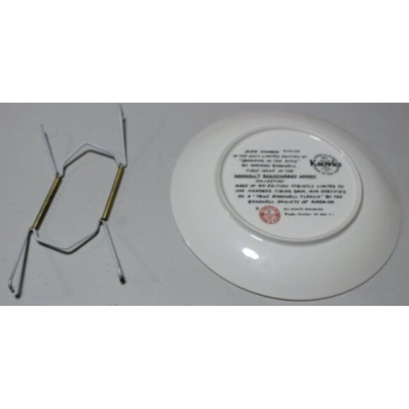 Collectible Knowles Plate "Dreaming in the Attic" Norman Rockwell, 1981 - Picture 5 of 8